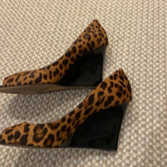 Jimmy Choo leopard print wedge size  39 1/2 - Picture 3 of 4